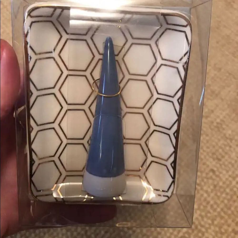NWT- cone jewelry dish